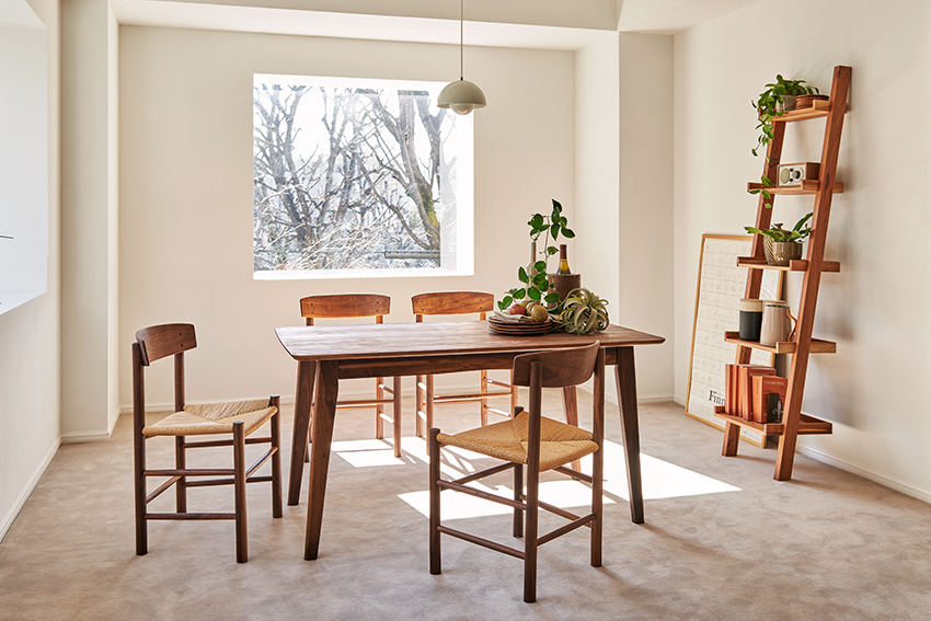 ウォールナット天然木の上質な北欧風のカフェ空間 | NOCEノーチェ 家具 