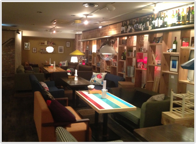 レストランのソファーコーデ