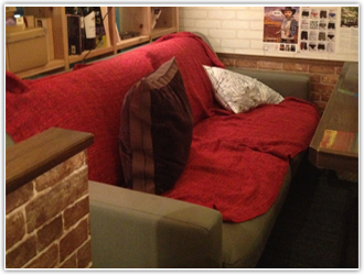 グリーンに指し色を利かせたすてきなレストラン家具 インテリア通販のnoce