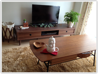 ウォールナットのローテーブル