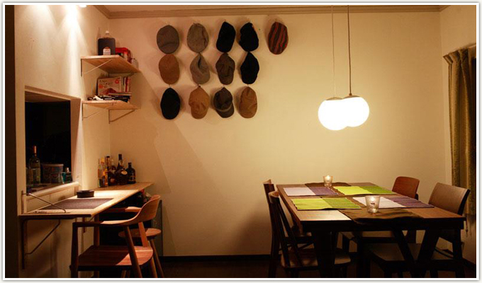 ウォールナットのダイニングテーブル