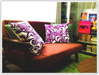 コンパクトな2人掛けソファ