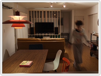 色の違う椅子を組み合わせたダイニング