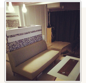 アームのないおしゃれな2人掛けソファ