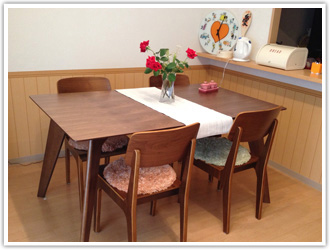 ウォールナットのダイニングテーブルコーディネート