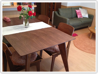 ダイニングをウォールナットでまとめたセット