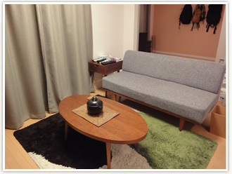 楕円のローテーブル