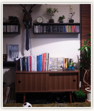 ウォールナット系のキャビネット