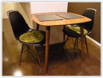 ブラックのチェアがおしゃれなダイニング