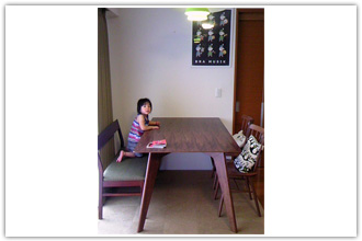 ウォールナットのダイニングテーブル