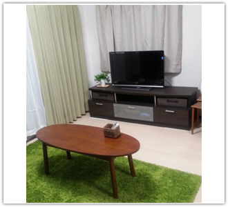 ウォールナットの楕円のローテーブル