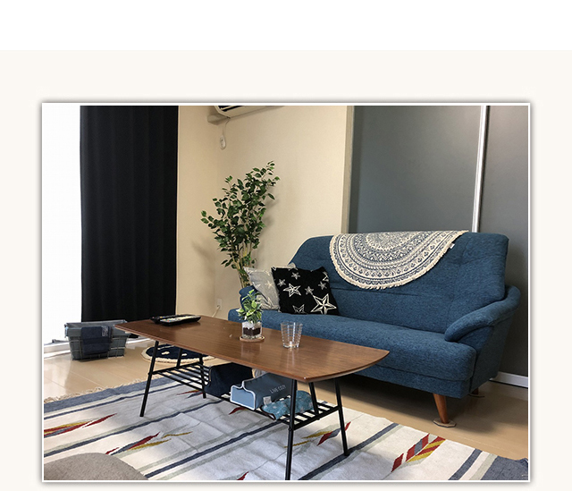 ブルーのソファでお部屋をおしゃれに