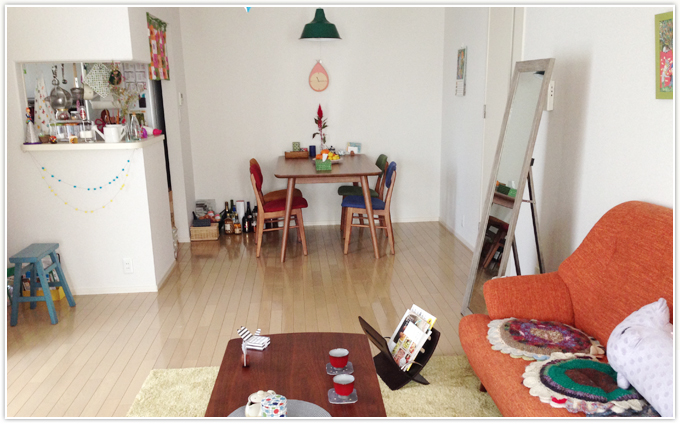 カラフルチェアのダイニング