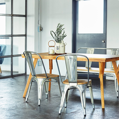 オーク天然木無垢のテーブルでブルックリンスタイル