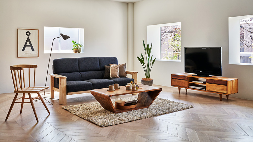 木製アームソファを落ち着いた雰囲気でまとめた北欧風コーディネート家具・インテリア通販のNOCE