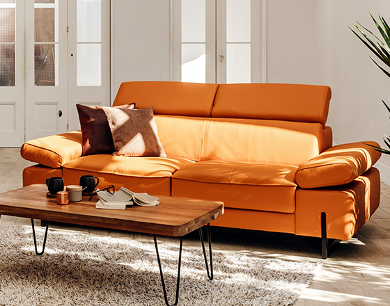キャメルカラーのソファーを大胆にお部屋に配置したインダストリアル風リビング家具 インテリア通販のnoce